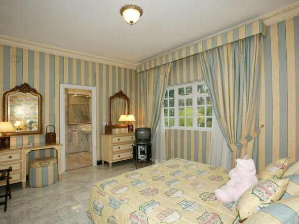 Tuy nhiên, phòng ngủ lại có vẻ quá sơ sài?