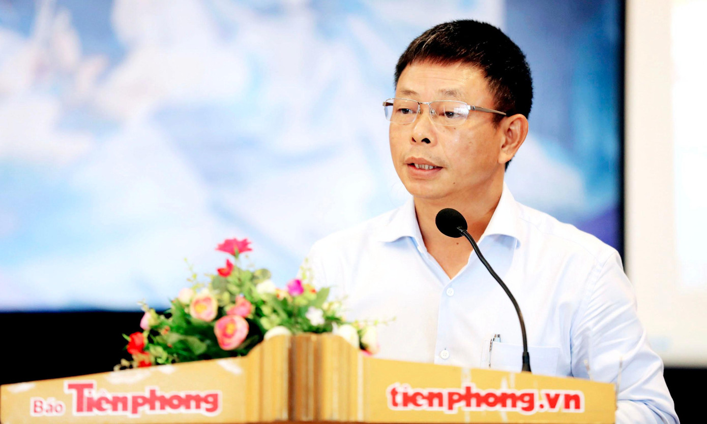 Nhà báo Phùng Công Sưởng - Phó Tổng biên tập Báo Tiền phong phát biểu khai mạc Toạ đàm