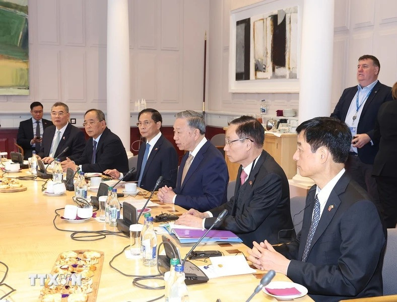 Tổng Bí thư, Chủ tịch nước Tô Lâm trong cuộc gặp Thủ tướng Ireland Simon Harris tại thủ đô Dublin, ngày 3/10/2024. (Ảnh: Trí Dũng/TTXVN) Tổng Bí thư, Chủ tịch nước Tô Lâm trong cuộc gặp Thủ tướng Ireland Simon Harris tại thủ đô Dublin, ngày 3/10/2024. (Ảnh: Trí Dũng/TTXVN)