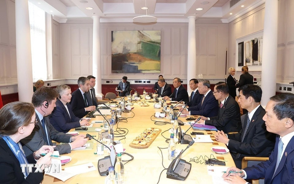 Quang cảnh cuộc gặp. (Ảnh: Trí Dũng/TTXVN) Quang cảnh cuộc gặp. (Ảnh: Trí Dũng/TTXVN)