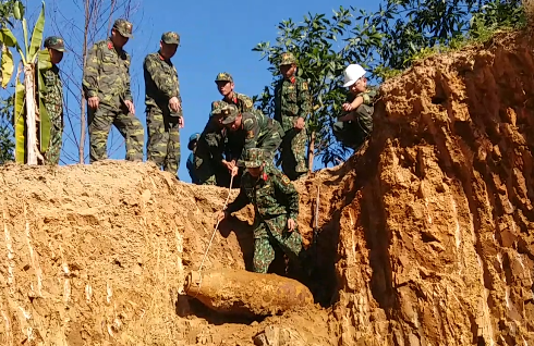 Hủy nổ thành công quả bom nặng gần 400kg ảnh 1