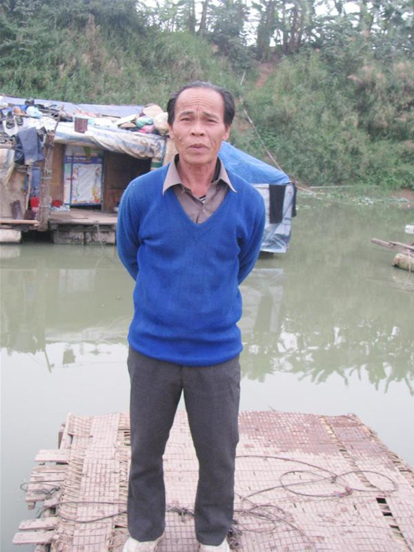 Ông Lê Văn Xoài: “Năm nay làm ăn thất bát, sông Hồng cạn, đã nghèo lại gặp eo”