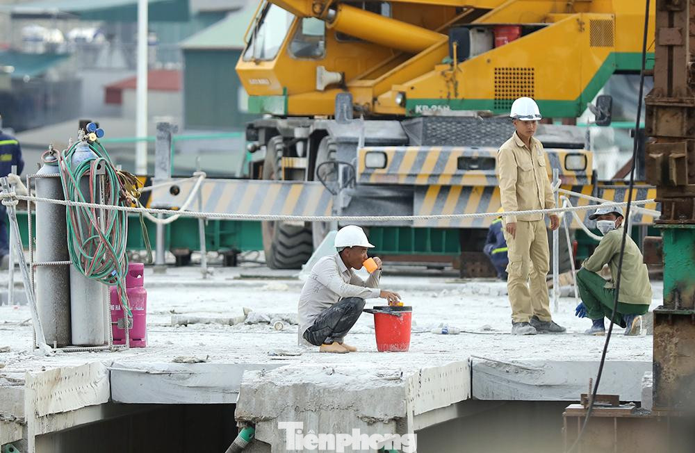 Từ đêm 22/6, do ảnh hưởng của vùng hội tụ gió trên cao, miền Bắc có mưa rào và dông rải rác, riêng vùng núi có mưa vừa, có nơi mưa to.