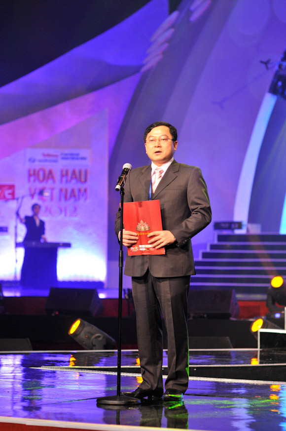 Tổng biên tập báo Tiền Phong, Trưởng ban tổ chức Cuộc thi Hoa hậu Việt Nam 2012 ông Lê Xuân Sơn phát biểu khai mạc. Ảnh: Công Khanh