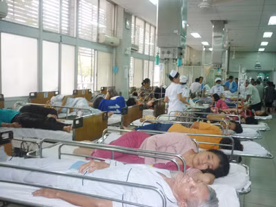 Giá viện phí tăng, thêm gánh nặng cho người bệnh Ảnh: L.N