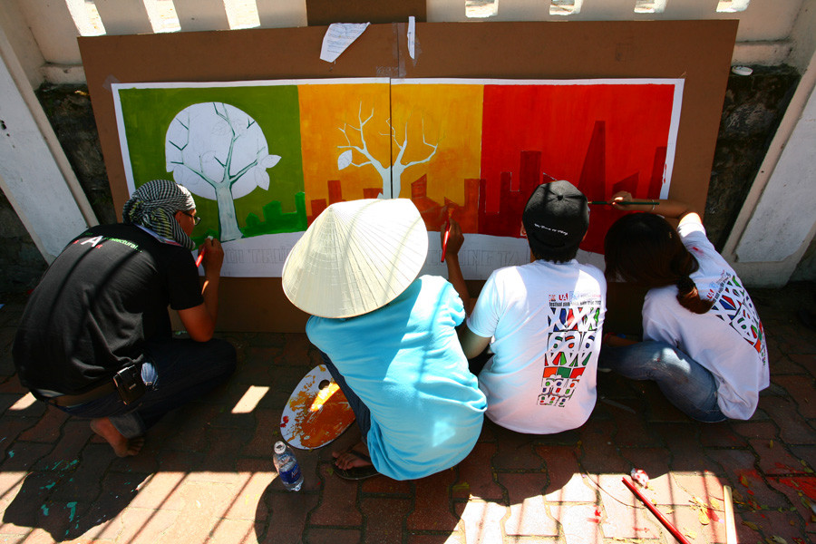 Rồi dựng lên tường rào để “đi” màu