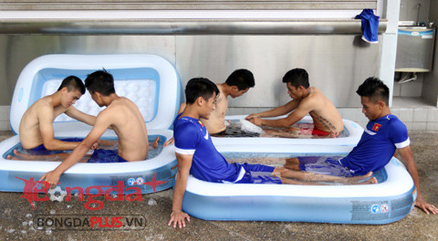 Học trò HLV Miura 'rét run' trong thời tiết... 40 độ C ảnh 4