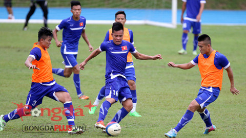 Học trò HLV Miura 'rét run' trong thời tiết... 40 độ C ảnh 1