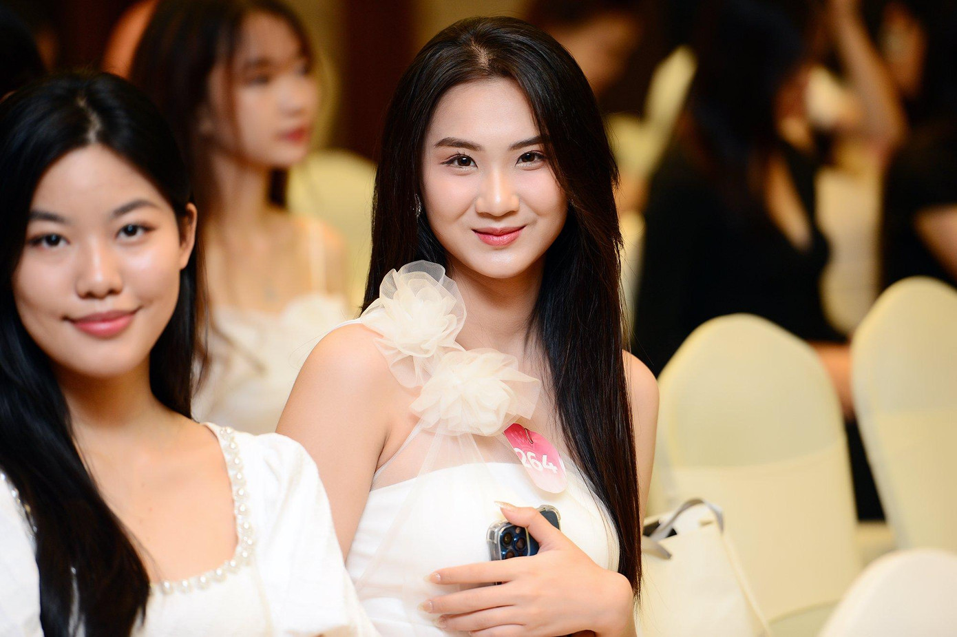 Thí sinh Lê Phương Ly (2004, Thanh Hoá), hiện là sinh viên năm nhất Đại học Công Đoàn. Phương Ly cho biết thi hoa hậu là ước mơ từ nhỏ. Cô thần tượng Hoa hậu Đỗ Mỹ Linh và cho rằng đây là hình tượng mong muốn trong tương lai, có nhan sắc lại tài năng. Phương Ly chuẩn bị kỹ càng cho vòng sơ khảo. Cô tự tập luyện catwalk, trau dồi kỹ năng giao tiếp bằng tiếng Anh…