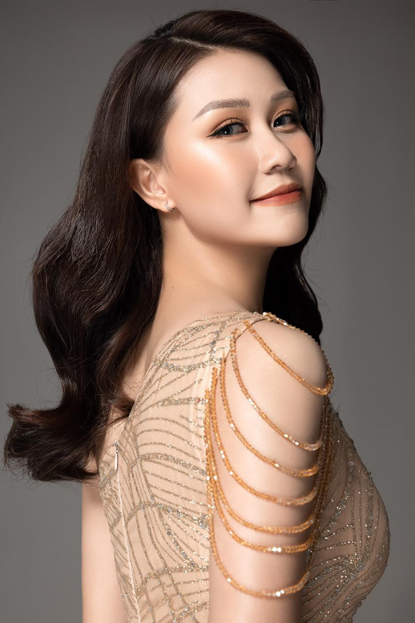 Thí sinh Vũ Thị Thúy Quỳnh sinh năm 1995, quê Hà Nam. Cô có chiều cao 1,72 m, đã tốt nghiệp Đại học Giao thông Vận tải Hà Nội. Thúy Quỳnh kể cô sinh ra trong một gia đình bình thường ở vùng nông thôn. Từ nhỏ, cô là người nhút nhát, tự tin về bản thân cũng như trong giao tiếp. Thúy Quỳnh tham gia Hoa hậu Việt Nam 2022 vì muốn dũng cảm bước qua nỗi sợ hãi thuở nhỏ: "Tôi có khả năng, tôi có thể làm được và truyền cảm hứng tới tất cả rằng chúng ta có thể làm bất kỳ điều gì nếu dám bước ra khỏi nỗi sợ của chính mình và cố gắng". Thí sinh Vũ Thị Thúy Quỳnh sinh năm 1995, quê Hà Nam. Cô có chiều cao 1,72 m, đã tốt nghiệp Đại học Giao thông Vận tải Hà Nội. Thúy Quỳnh kể cô sinh ra trong một gia đình bình thường ở vùng nông thôn. Từ nhỏ, cô là người nhút nhát, tự tin về bản thân cũng như trong giao tiếp. Thúy Quỳnh tham gia Hoa hậu Việt Nam 2022 vì muốn dũng cảm bước qua nỗi sợ hãi thuở nhỏ: "Tôi có khả năng, tôi có thể làm được và truyền cảm hứng tới tất cả rằng chúng ta có thể làm bất kỳ điều gì nếu dám bước ra khỏi nỗi sợ của chính mình và cố gắng".