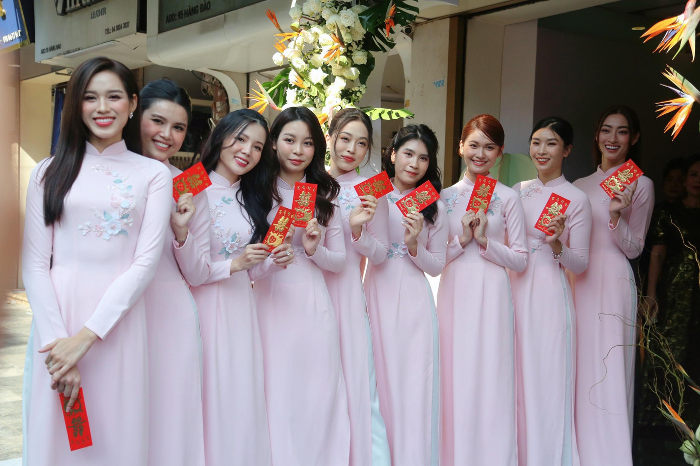 Dàn bê tráp trong lễ ăn hỏi Hoa hậu Đỗ Mỹ Linh.