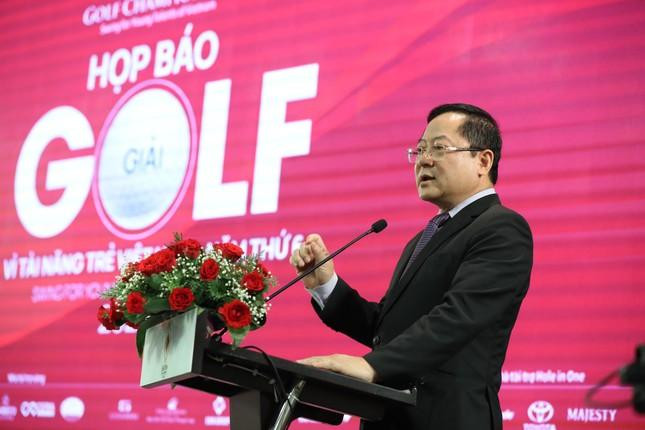 Nhà báo Lê Xuân Sơn - Tổng Biên tập báo Tiền Phong, Giám đốc Quỹ Hỗ trợ Tài năng trẻ Việt Nam, Trưởng Ban tổ chức Tiền Phong Golf Championship