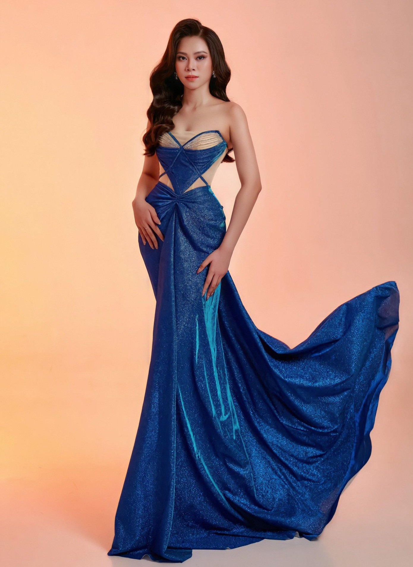 Chia sẻ với Tiền Phong, Nhi cho biết cô yêu thích các cuộc thi nhan sắc từ lâu và hiện tại đã sẵn sàng nhập cuộc. “Tôi mê nhan sắc của Hoa hậu Trần Tiểu Vy. Tôi không kỳ vọng mình giành vương miện nhưng tôi muốn thử thách bản thân, xem tôi có thể đi tới đâu, bao xa”, nữ sinh Đại học Văn hóa TP.HCM chia sẻ.