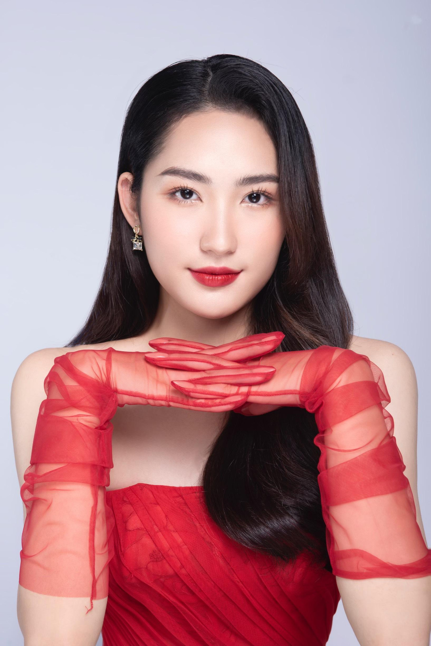 Thí sinh Nguyễn Lê Nhật Quỳnh sinh năm 2003, ở Hà Nội. Cô có chiều cao 1,75 m và là sinh viên Đại học Kinh tế Quốc dân. Nhật Quỳnh đạt thành tích IELTS 6.5. Nhật Quỳnh cho biết thời điểm cô quyết tâm dự thi Hoa hậu Việt Nam là khoảnh khắc xem chung kết Hoa hậu Hòa bình 2021 và sự lên ngôi của Nguyễn Thúc Thùy Tiên. Thí sinh Nguyễn Lê Nhật Quỳnh sinh năm 2003, ở Hà Nội. Cô có chiều cao 1,75 m và là sinh viên Đại học Kinh tế Quốc dân. Nhật Quỳnh đạt thành tích IELTS 6.5. Nhật Quỳnh cho biết thời điểm cô quyết tâm dự thi Hoa hậu Việt Nam là khoảnh khắc xem chung kết Hoa hậu Hòa bình 2021 và sự lên ngôi của Nguyễn Thúc Thùy Tiên.