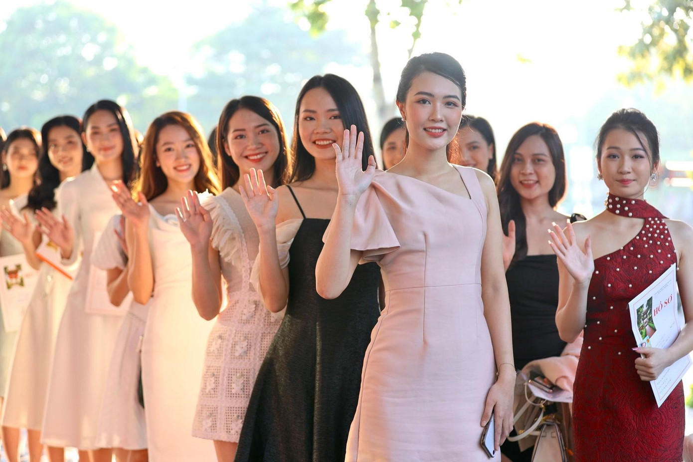 Hàng trăm thí sinh tham dự sơ khảo phía Bắc Hoa hậu Việt Nam 2022.