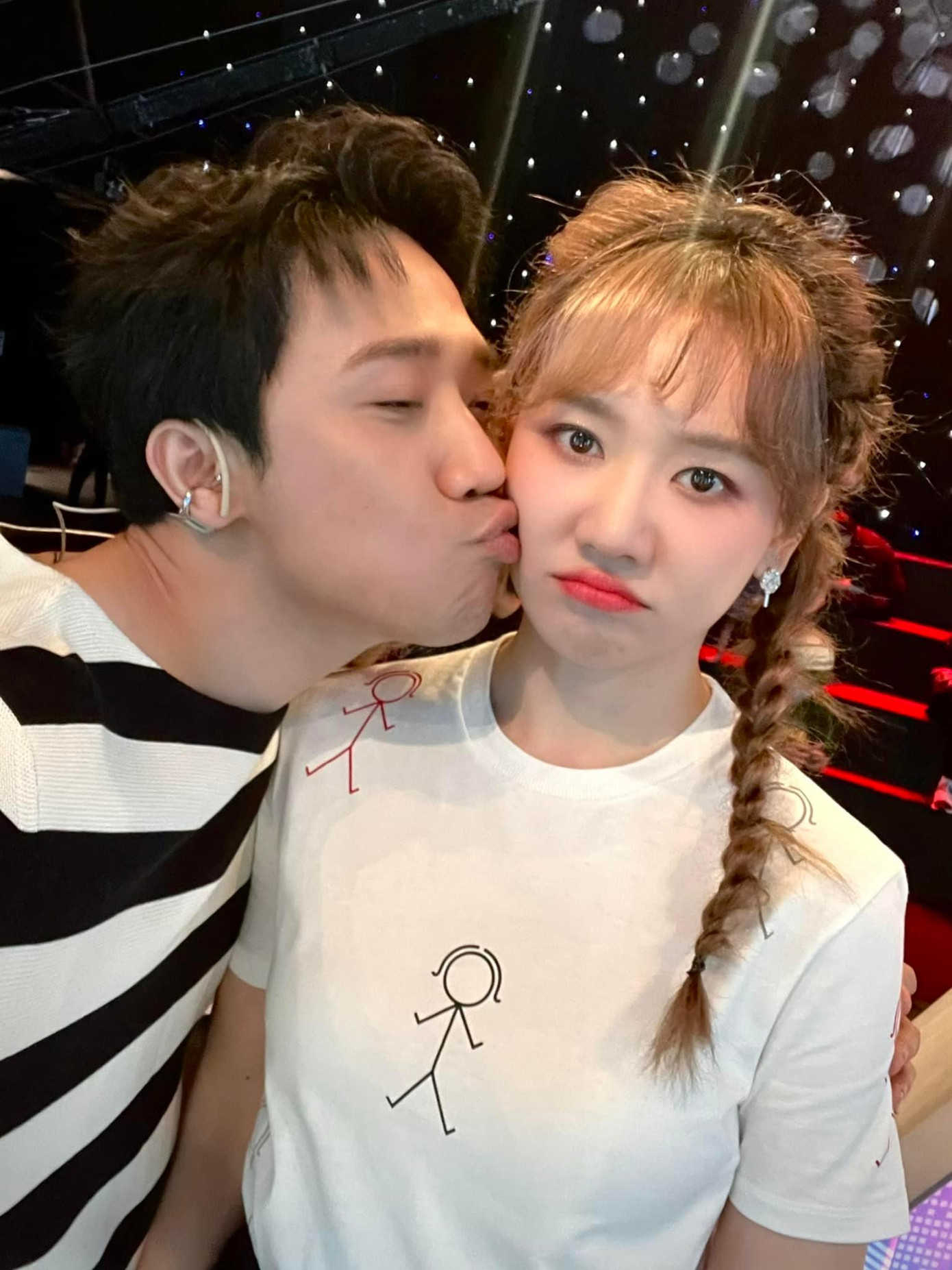 Trong khi Trấn Thành liên tục đính chính tin ly hôn thì Hari Won giữ im lặng. Ảnh: FBNV.