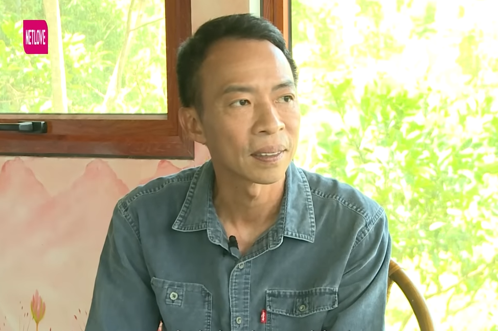 Việt Hoàn trong chương trình Người kể chuyện đời. Ảnh: Chụp màn hình.