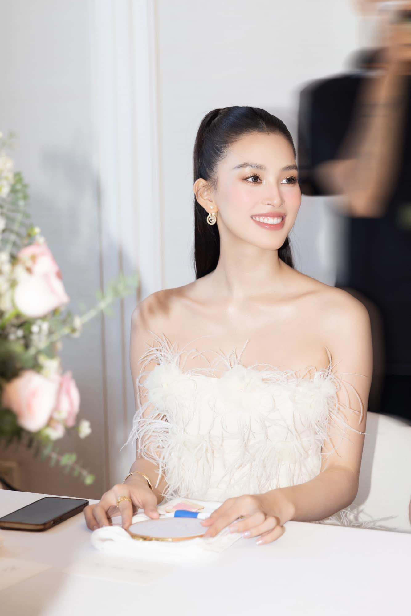 Hoa hậu Tiểu Vy sụt 5 kg sau khi nhập viện do viêm dạ dày. Ảnh: NVCC.