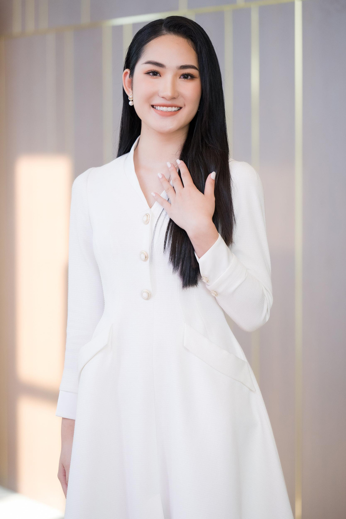 Thí sinh Nguyễn Lê Nhật Quỳnh (19 tuổi, sinh viên Đại học Kinh tế Quốc dân) cho biết đã chuẩn bị kỹ lưỡng từ hình ảnh đến kiến thức cho cuộc thi Hoa hậu Việt Nam năm nay. Cô học catwalk, ứng xử, tập gym để bổ trợ kỹ năng của mình...