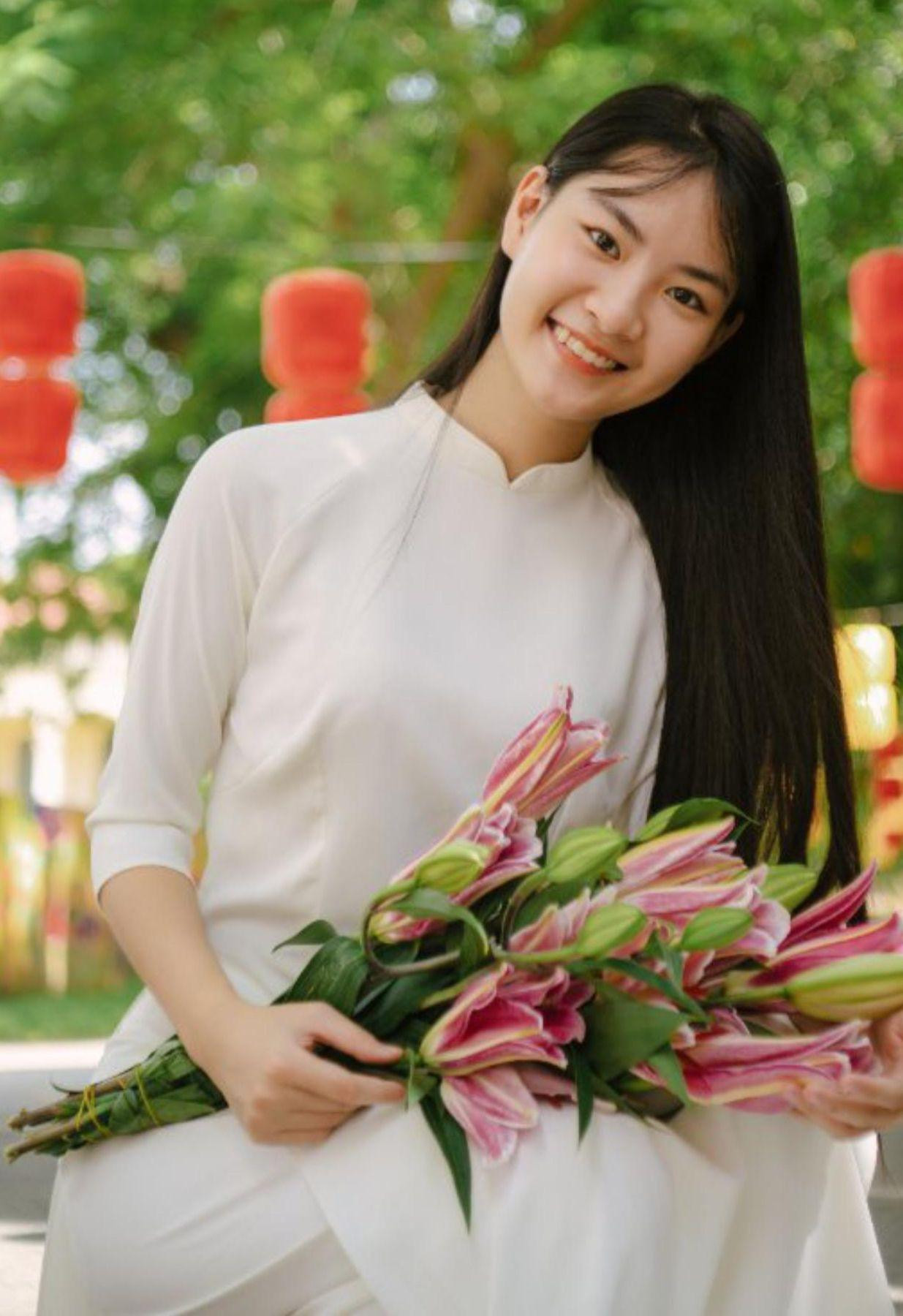 Thí sinh Thái Lưu Thu Ngân sinh năm 2004 ở Hà Nội. Cô có chiều cao 1,7 m, nặng 48 kg. Thu Ngân là sinh viên năm nhất Học viện Tài chính. Cô đạt danh hiệu Học sinh giỏi trong 12 năm liền và có chứng chỉ tiếng Anh B2.