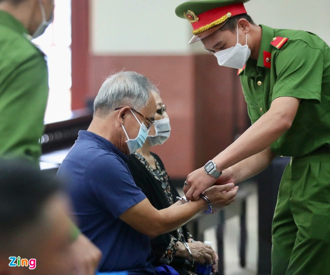 Sáng 4/10, TAND Cấp cao tại TP.HCM mở phiên phúc thẩm xem xét đơn kháng cáo của bà Dương Thị Bạch Diệp (Giám đốc Công ty Diệp Bạch Dương), cựu Phó chủ tịch UBND TP.HCM Nguyễn Thành Tài và đồng phạm liên quan sai phạm hoán đổi nhà đất 57 Cao Thắng lấy tài sản 185 Hai Bà Trưng.