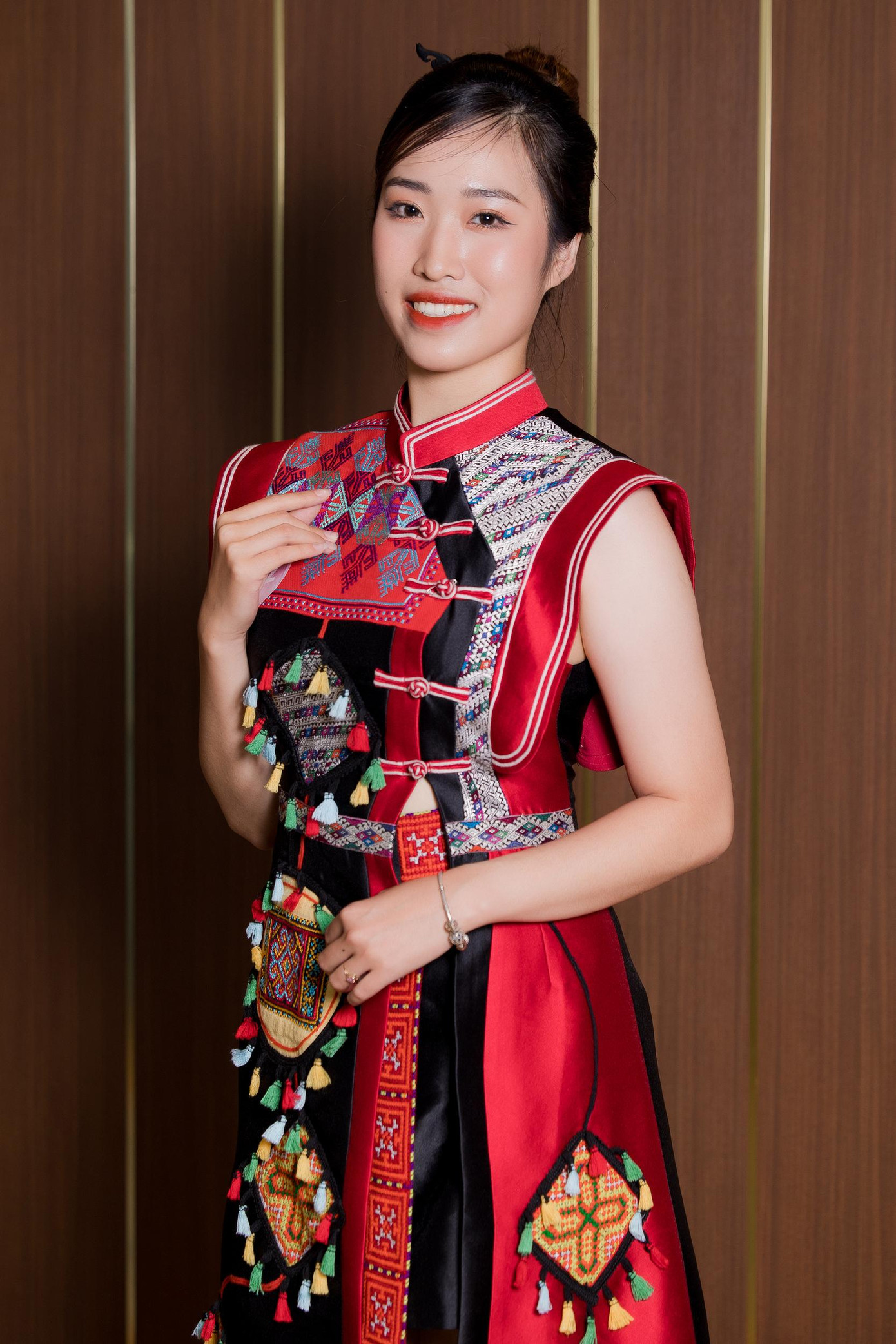 Thí sinh Vũ Hiền Phương (sinh năm 2000, SBD 332) đạt danh hiệu Á khôi 1 cuộc thi Miền cao nguyên đá Hà Giang 2022. Hiền Phương tiếp tục trở lại Hoa hậu Việt Nam 2022 sau khi bị loại ở vòng sơ khảo 2 năm trước. May mắn đã mỉm cười với cô gái Hà Giang.