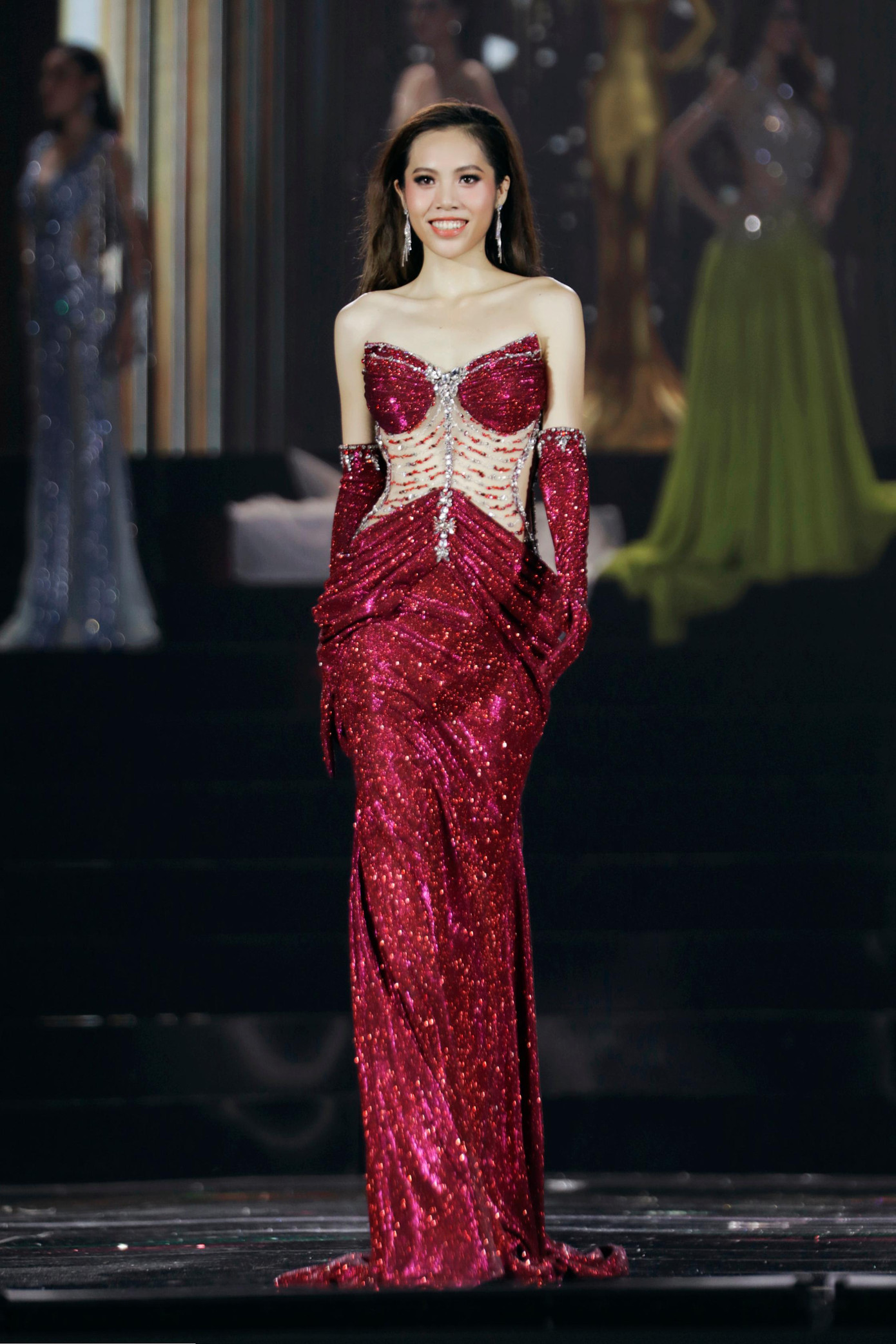 Thí sinh Đỗ Trần Tuệ Anh đến từ Hà Nội có chiều cao 1,72 m, nặng 48 kg và số đo 3 vòng: 83-62-89 cm. Tuệ Anh giành danh hiệu Người đẹp truyền cảm hứng và được gọi tên thẳng vào Top 10.