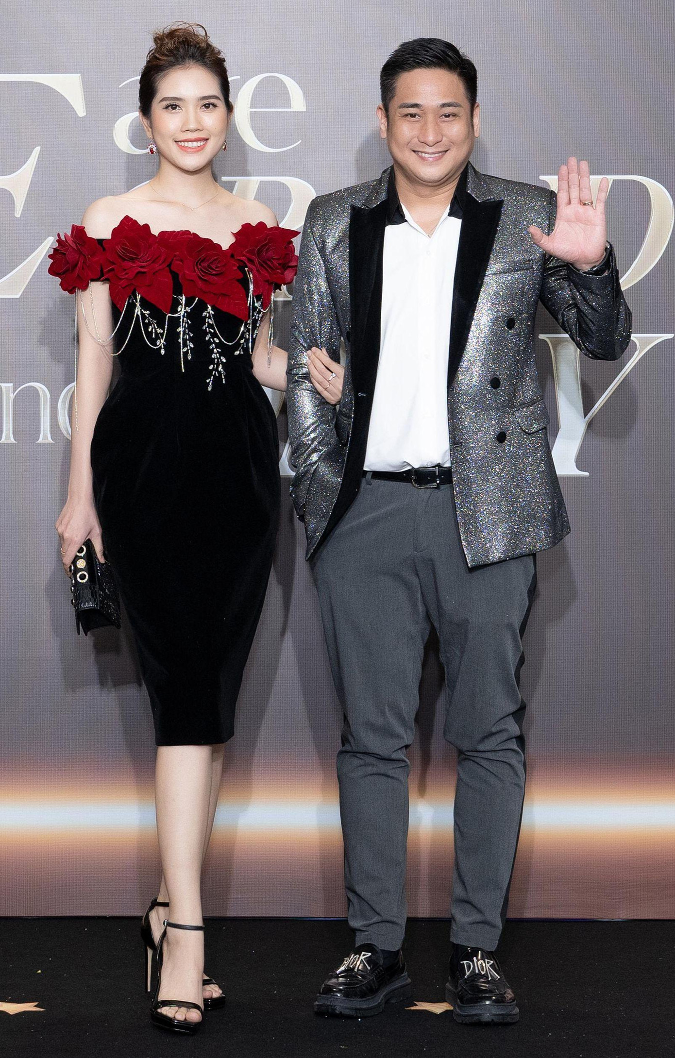 Vợ chồng diễn viên Minh Tiệp có mặt trên thảm đỏ.