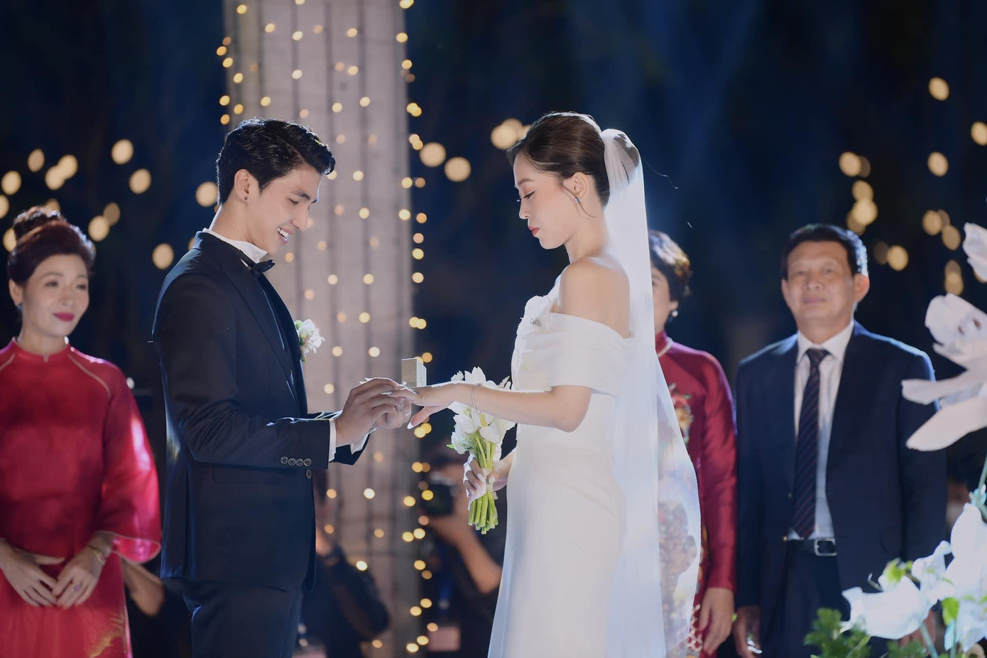 Trong hôn lễ, Bình An tâm sự anh tin bản thân cùng Phương Nga viết nên câu chuyện cổ tích của riêng mình. Bình An kể anh yêu Phương Nga từ lần đầu gặp mặt. Khi Phương Nga thi Hoa hậu Việt Nam 2018, Bình An từng kiếm cớ để chia tay nhưng bạn gái nhất quyết không đồng ý.