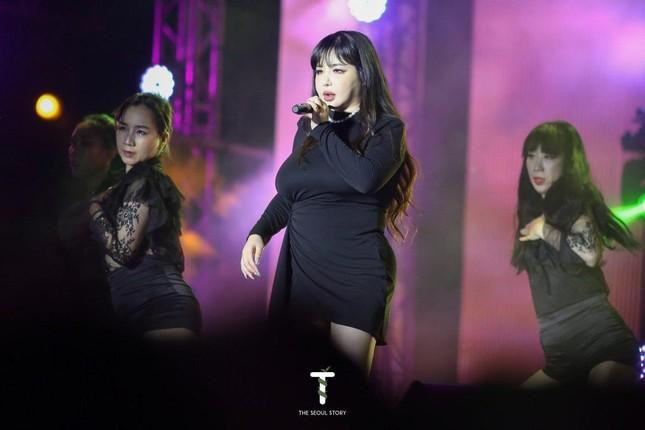 Park Bom tăng cân bất thường khiến fan lo lắng. Ảnh: AllKpop.