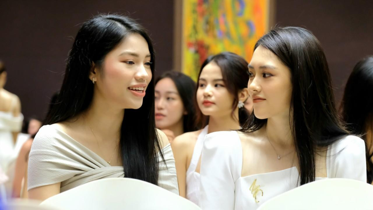 Tuy nhiên, theo xu thế làm đẹp hiện nay, BTC chấp nhận thí sinh xăm môi, lông mày hoặc làm răng thẩm mỹ do tai nạn, bệnh lý, hình xăm ở một số vị trí phù hợp.