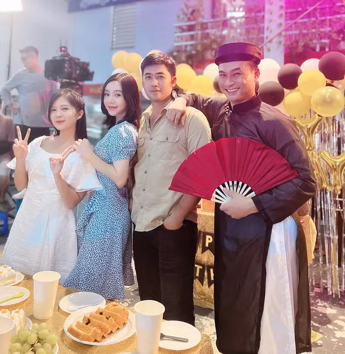 Dàn diễn viên phim Ga ra hạnh phúc từ trái sang gồm Ngọc Huyền, Quỳnh Kool, Bảo Anh và Duy Hưng. Ảnh FBNV.