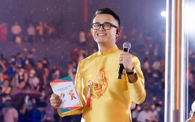 MC Đức Bảo "cầm trịch" cầu truyền hình tại Hải Phòng. Ảnh: NVCC. MC Đức Bảo "cầm trịch" cầu truyền hình tại Hải Phòng. Ảnh: NVCC.