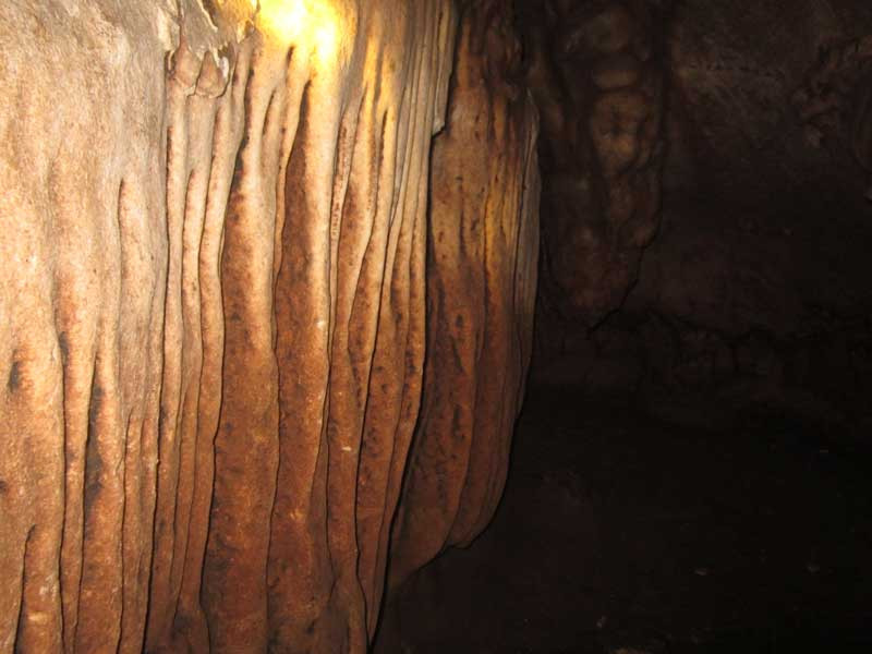 Nhiều tầng, lớp, hình nhũ đẹp, lấp lánh. Nhiều tầng, lớp, hình nhũ đẹp, lấp lánh