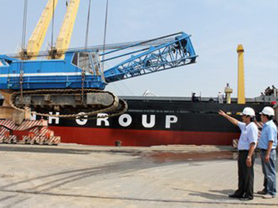 Tháng 2, Bầu Đức bắt đầu đem vật tư sang Myanam xây cao ốc. Ảnh: Vũ Lê