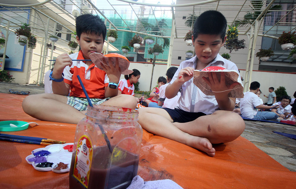 Học sinh Hà Thành làm mặt nạ giấy bồi đón Trung thu truyền thống ảnh 6