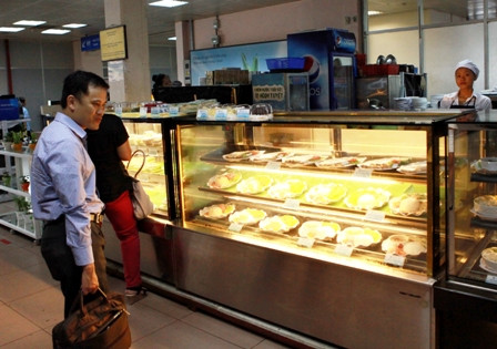 Hành khách được uống nước lọc miễn phí ở sân bay ảnh 1