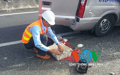 Ảnh: Xe khách nát bét sau khi đâm xe tải ảnh 8