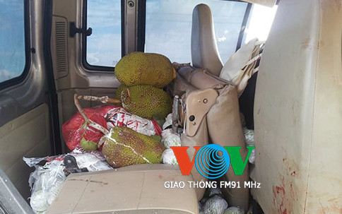 Ảnh: Xe khách nát bét sau khi đâm xe tải ảnh 10