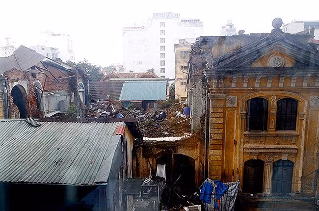 Nhìn lại những vụ sập nhà, biệt thự cổ kinh hoàng ở Hà Nội ảnh 11