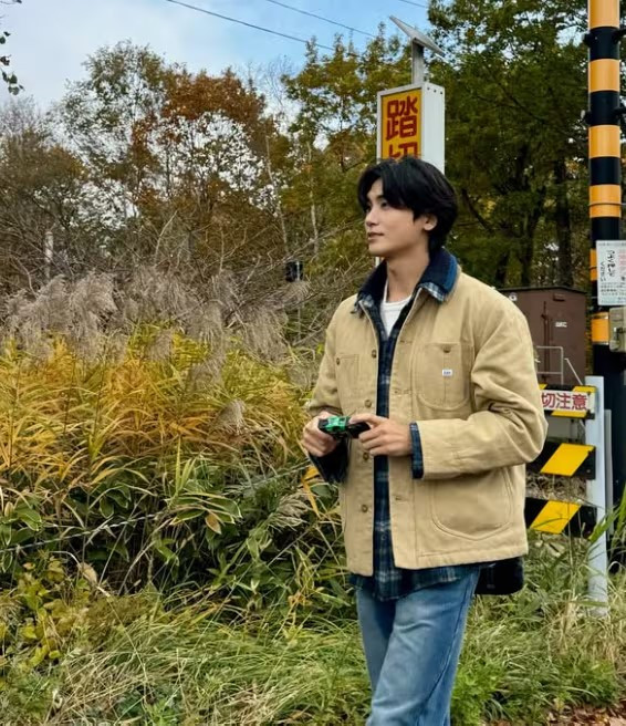 Việc đạt được vị trí cao nhất ở Blue Dragon Ranking trong tháng Tư có ý nghĩa rất quan trọng với Park Hyung Sik bởi đây là bảng xếp hạng được tổ chức chung bởi Sports Chosun và Celebrity Champ, đơn vị tổ chức Giải thưởng điện ảnh Blue Dragon và giải thưởng Blue Dragon Series, nhằm lựa chọn những 'ngôi sao' có xu hướng thông qua những người chiến thắng hàng tháng và những người chiến thắng nửa năm. Giải thưởng được trao cho những người chiến thắng hai năm một lần (Nam diễn viên xuất sắc nhất, Ca sĩ xuất sắc nhất, Người có sức ảnh hưởng nhất) được chọn 6 tháng một lần.