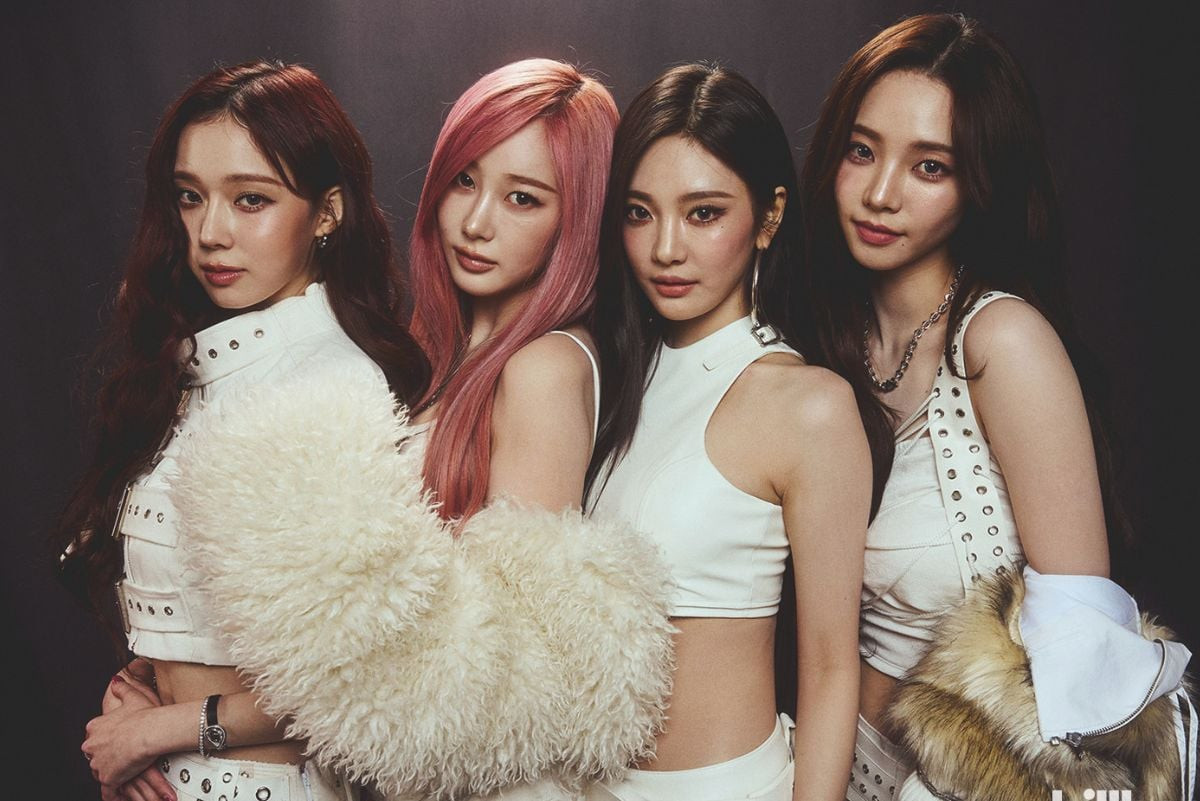 Đứng đầu bảng xếp hạng với 18,1% phiếu bầu, aespa gồm Karina, Winter, Ningning và Gisell đã nhận được lời khen ngợi vì màn trình diễn truyền cảm hứng và hình ảnh ấn tượng của họ. Một hạ sĩ quân đội chia sẻ: “Tôi đã nghĩ đến Karina khi đang vật lộn với khó khăn. Điều đó khiến tôi muốn bảo vệ đất nước hơn nữa”. Một người khác nói thêm: “Chỉ cần nghĩ đến aespa là tôi đã có động lực để làm tốt nhất có thể.” Sự hiện diện tràn đầy năng lượng trên sân khấu và sức hấp dẫn mang tính tương lai của họ rõ ràng đã tạo được tiếng vang với những người lính trẻ.