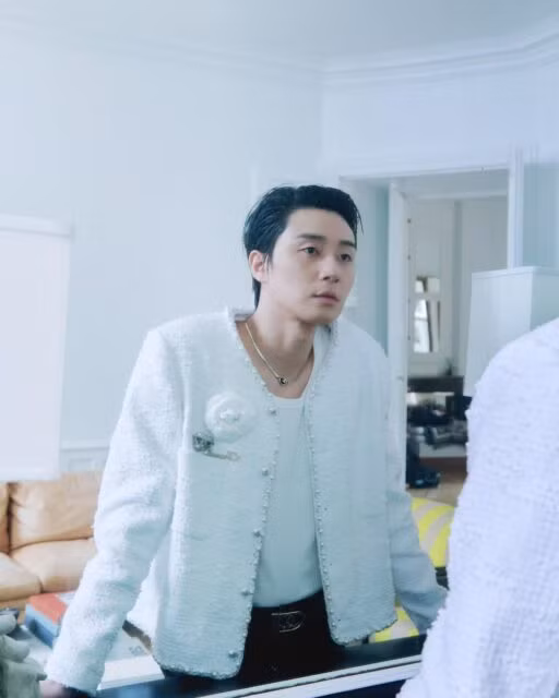 Trong khi đó người hâm mộ đang nóng lòng chờ đón Waiting for Gyeong Do của Park Seo Joon trong vai một phóng viên giải trí cho Dongwoon Ilbo. Gyeong Do là một người có tính cách thực tế và dễ gần. Cuộc sống của anh ấy trở nên hỗn loạn khi anh ấy gặp lại mối tình đầu Seo Ji U (Won Ji An), người mà anh ấy đã từng chia sẻ một mối tình nồng nàn và đầy sóng gió, do một vụ bê bối liên quan đến Ji U và chồng cô ấy. Trong khi đó người hâm mộ đang nóng lòng chờ đón Waiting for Gyeong Do của Park Seo Joon trong vai một phóng viên giải trí cho Dongwoon Ilbo. Gyeong Do là một người có tính cách thực tế và dễ gần. Cuộc sống của anh ấy trở nên hỗn loạn khi anh ấy gặp lại mối tình đầu Seo Ji U (Won Ji An), người mà anh ấy đã từng chia sẻ một mối tình nồng nàn và đầy sóng gió, do một vụ bê bối liên quan đến Ji U và chồng cô ấy.