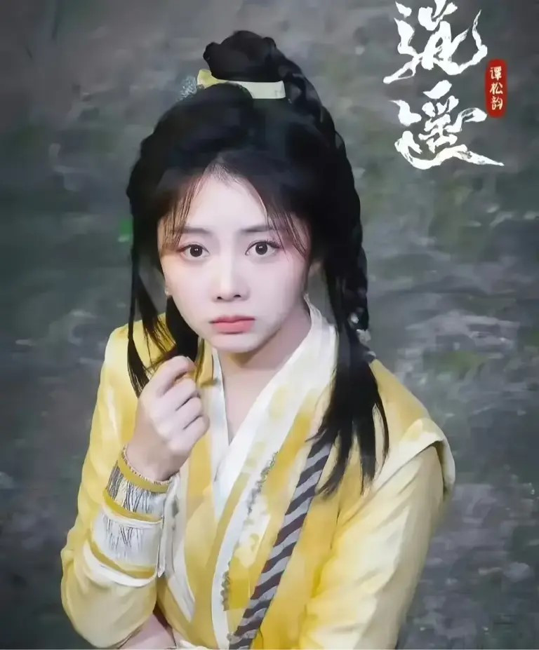 Đàm Tùng Vận đảm nhiệm vai nữ chính Tiêu Dao, khiến khán giả kinh ngạc với khuôn mặt trẻ thơ và khí chất thông minh, cộng với kỹ năng diễn xuất vững vàng, thể hiện sống động bản chất thực sự của người phụ nữ hào hiệp. Cô được người hâm mộ ca ngợi là "Hoàng Dung đương đại". Đàm Tùng Vận đảm nhiệm vai nữ chính Tiêu Dao, khiến khán giả kinh ngạc với khuôn mặt trẻ thơ và khí chất thông minh, cộng với kỹ năng diễn xuất vững vàng, thể hiện sống động bản chất thực sự của người phụ nữ hào hiệp. Cô được người hâm mộ ca ngợi là "Hoàng Dung đương đại".