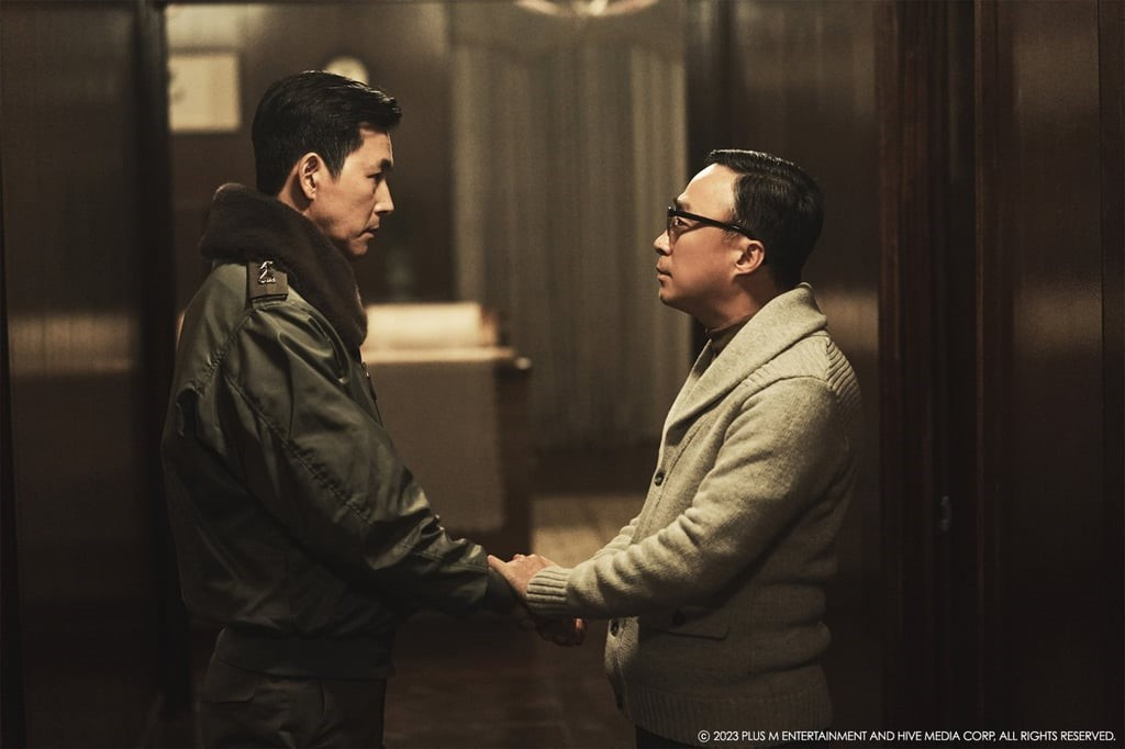 Lim Won Hee (phải) chụp ảnh cùng Jung Woo Sung. Cuộc ly hôn Lim Won Hee là một phần của chương trình truyền hình Dolsing Fourmen. Lim Won Hee (phải) chụp ảnh cùng Jung Woo Sung. Cuộc ly hôn Lim Won Hee là một phần của chương trình truyền hình Dolsing Fourmen.