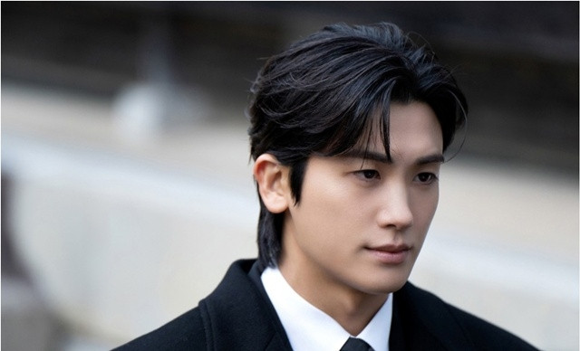 Từ trước đến giờ, Park Hyung Sik vẫn mang hình tượng một chàng trai ngọt ngào, nhưng với Buried Hearts, anh lại thể hiện một nhân vật hoàn toàn trái ngược,dữ dội, mạnh mẽ từ việc thay đổi ánh mắt đến biểu cảm khuôn mặt, thậm chí cả trong các pha hành động mà không cần người đóng thế, và tỷ suất người xem cũng tăng mạnh. Phim bắt đầu với tỷ suất người xem là 6,1% cho tập đầu tiên (Nielsen Korea, toàn quốc), đã kết thúc với tỷ suất người xem cao là 15,4%. Park Hyung Sik nhận được nhiều lời khen ngợi từ khán giả, thống trị màn ảnh như đã gặp được 'nhân vật trong đời mình'. Hiện anh đang nhận được rất nhiều lời mời chào từ ngành công nghiệp phim ảnh nhờ những bộ phim liên tiếp đạt doanh thu phòng vé và tỷ suất người xem cao.