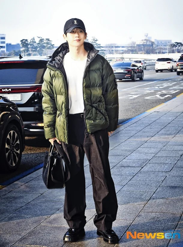 Jung Hae In vừa rời đi từ sân bay Gimpo để tham gia lịch trình ở nước ngoài vào hôm nay ngày 3/4/2025.