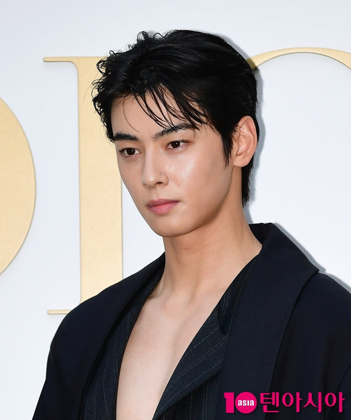 Cha Eun Woo hiện đang quay bộ phim truyền hình Netflix, The WONDERfools với sự tham gia của Park Eun Bin, Kim Hae Sook, Choi Dae Hoon, Im Sung Jae... Cha Eun Woo hiện đang quay bộ phim truyền hình Netflix, The WONDERfools với sự tham gia của Park Eun Bin, Kim Hae Sook, Choi Dae Hoon, Im Sung Jae...