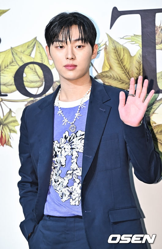 Choi Hyun Wook được cho là sẽ đảm nhận một vai chính trong bộ phim. Được biết đến với diễn xuất mạnh mẽ và sự hiện diện trên màn ảnh ở nhiều thể loại khác nhau, Choi Hyun Wook rất được mong đợi ở dự án mới này. Gần đây nhất, Choi Hyun Wook đã chiếm được trái tim khán giả với vai chính 'tổng tài trẻ trâu' trong bộ phim hài lãng mạn My Dearest Nemesis của tvN đóng cặp cùng Moon Ga Young, kết thúc vào ngày 24/3. Choi Hyun Wook ra mắt vào năm 2019, với bộ phim truyền hình trực tuyến Real:Time:Love và kể từ đó liên tục xuất hiện nổi bật trong Taxi Driver của SBS, Racket Boys, Twenty-Five Twenty-One của tvN, Weak Hero Class 1 của Wavve, Twinkling Watermelon và D.P. Season 2 của Netflix.