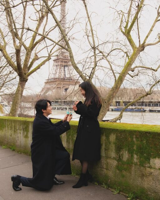 Những bức ảnh tuyệt đẹp ghi lại khoảnh khắc tình cảm khi Taecyeon quỳ gối cầu hôn.